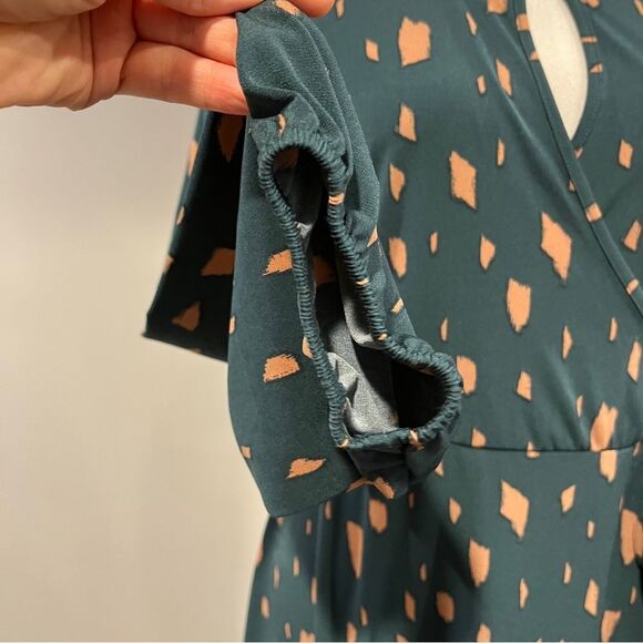 Kaileigh Green and Tan Long Sleeve fake wrap Dress size large - Picture 4 of 13